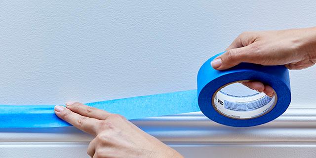 ScotchBlue Pre Plastic Painters Tape, 24 in x 30yd, Tape & Masking Film Combined in One Product, Static Cling to Stay in One Place, No Residue Masking Tape, Film Unfolds to 24" Wide (PT2093EL-24)