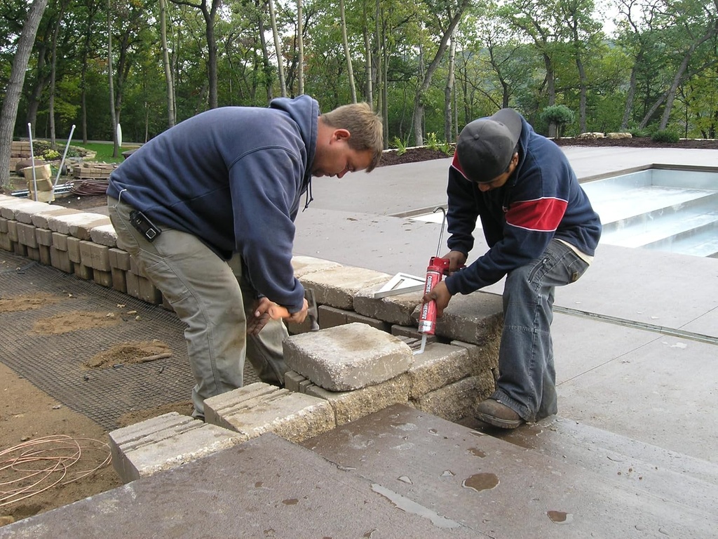 versa-lok-concrete-adhesive---cap-walls--4.jpg